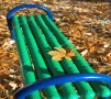 Зеленый скамейке в парке — стоковое фото